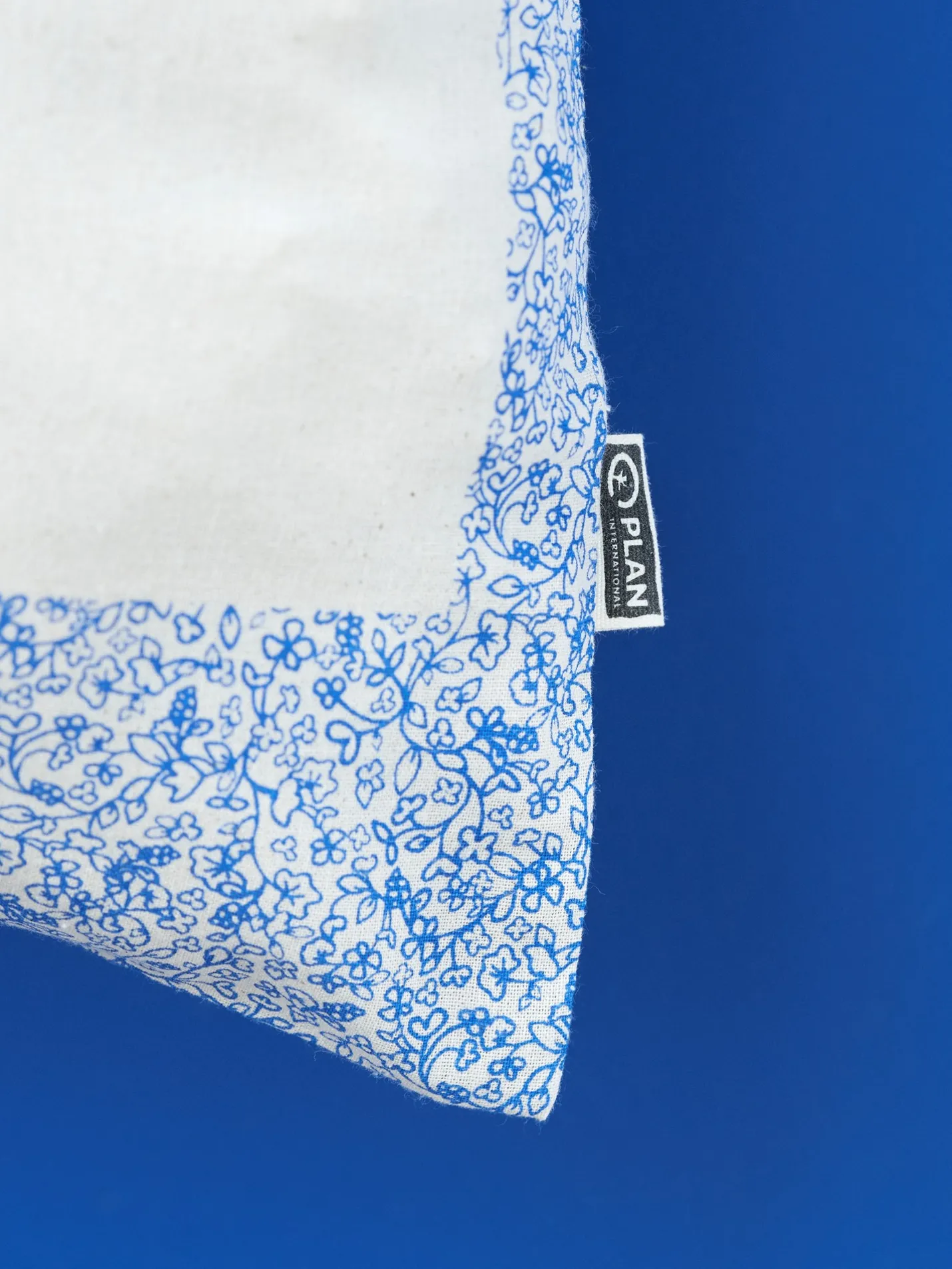 Hot Søstrene Grene Schweiz Plan International Tragetasche Electric Blue