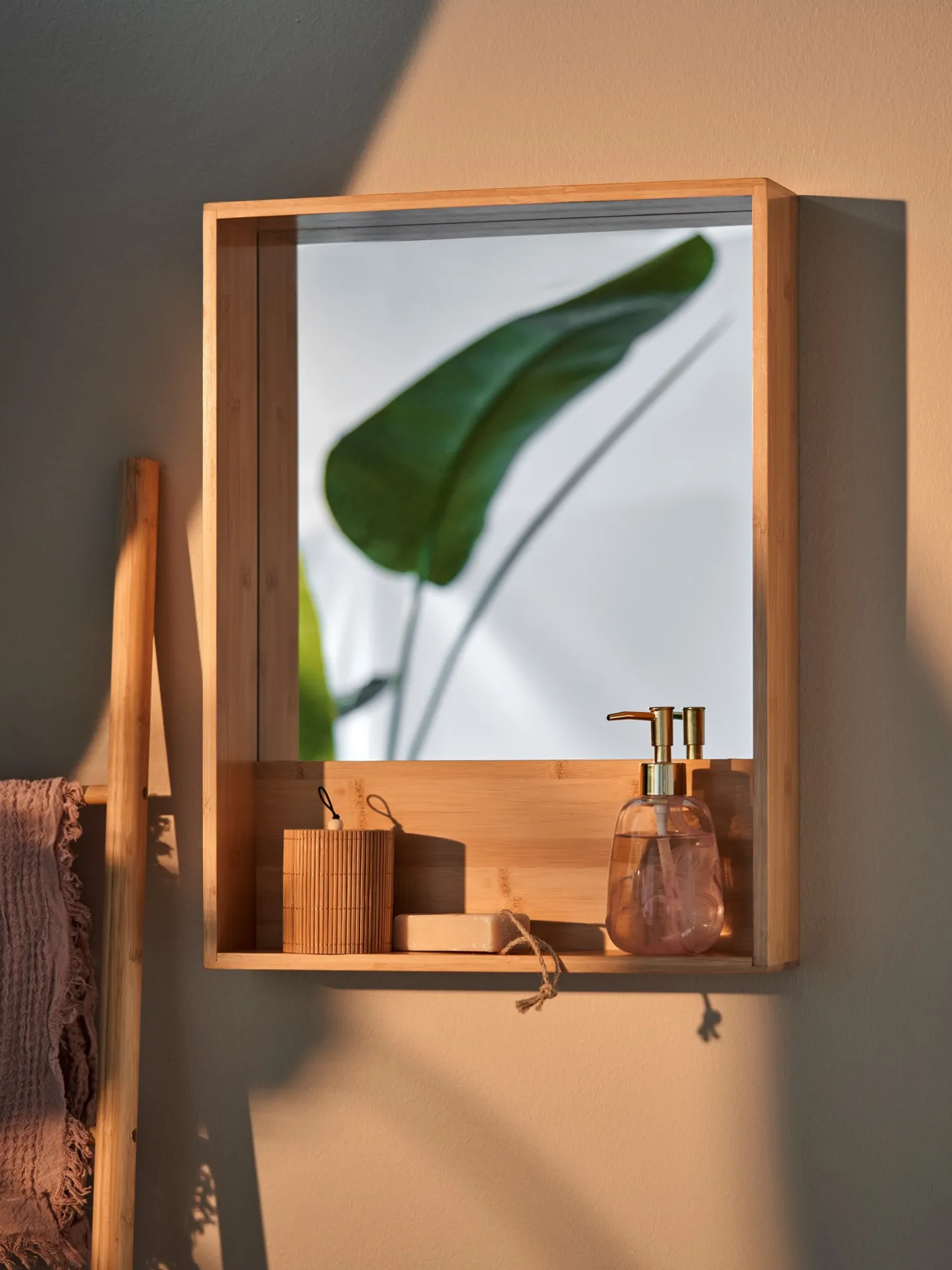 New Søstrene Grene Schweiz Spiegelregal Medium Wood