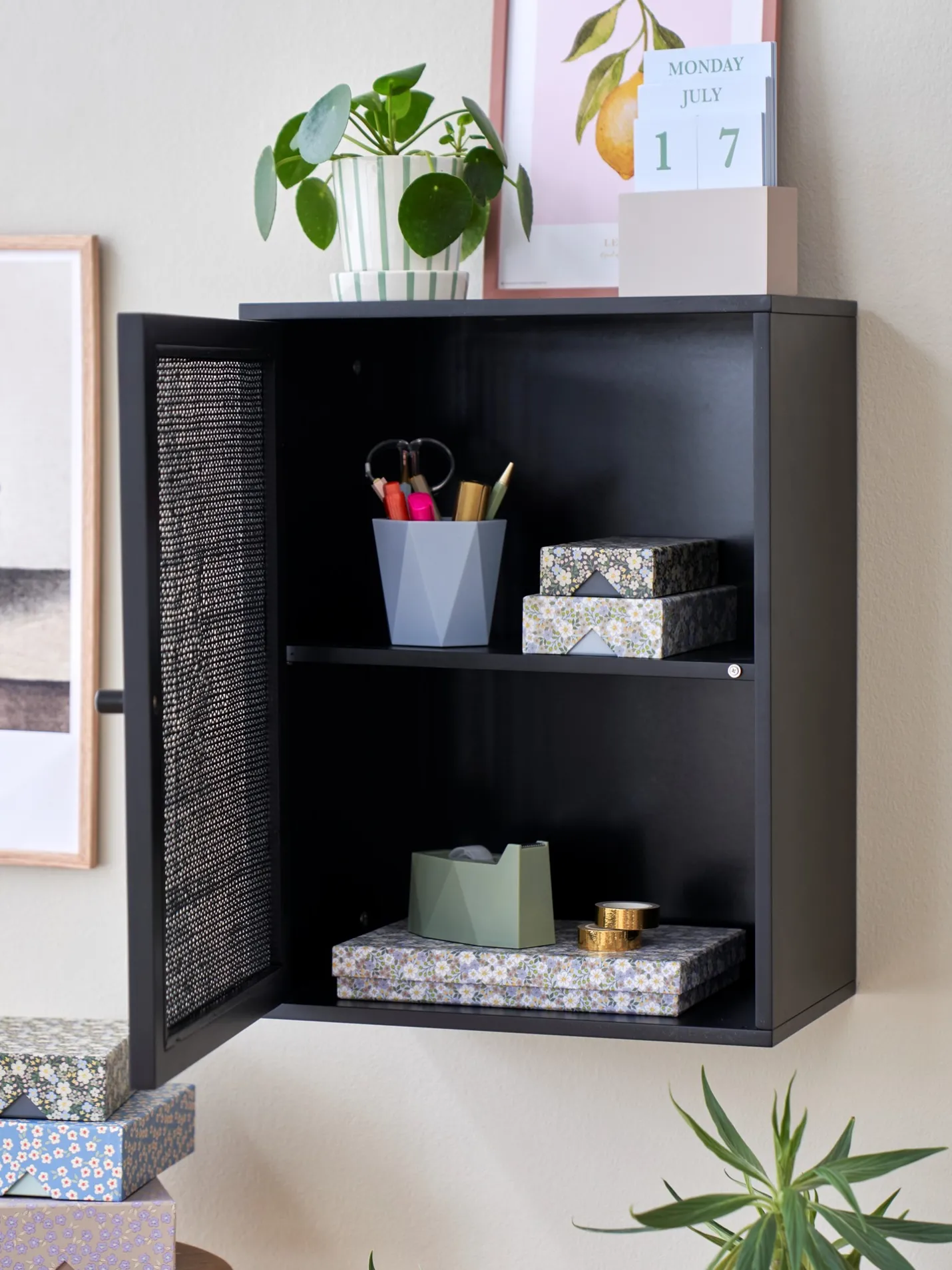New Søstrene Grene Schweiz Wandschrank