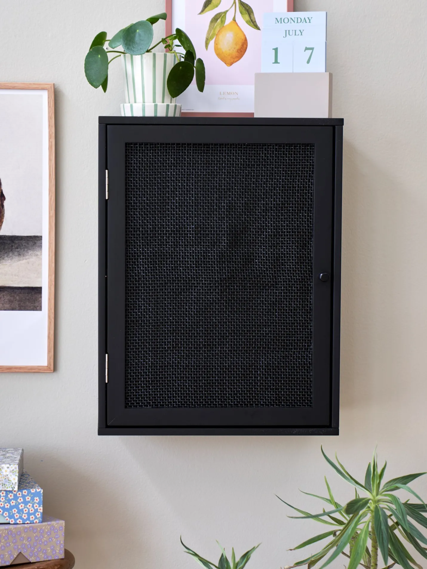 New Søstrene Grene Schweiz Wandschrank