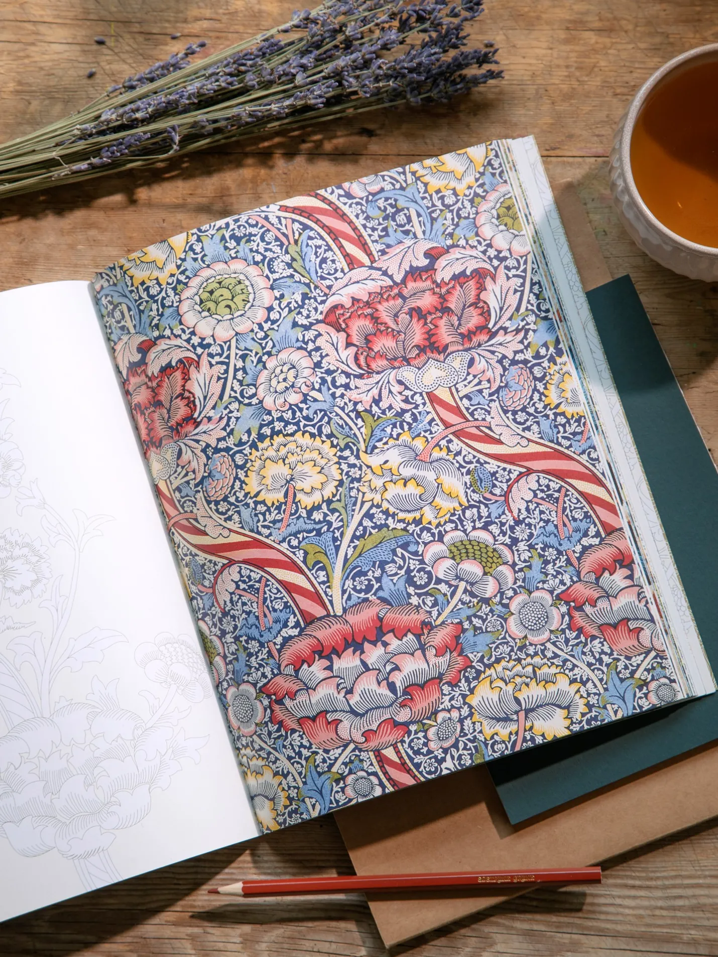 New Søstrene Grene Schweiz William Morris - An Arts & Crafts Colouring Book Multi
